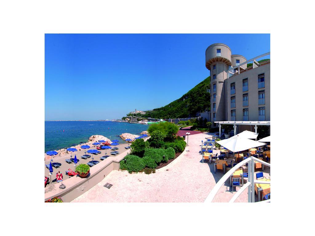 Towers Hotel Stabiae Sorrento Coast カステッランマーレ・ディ・スタービア エクステリア 写真